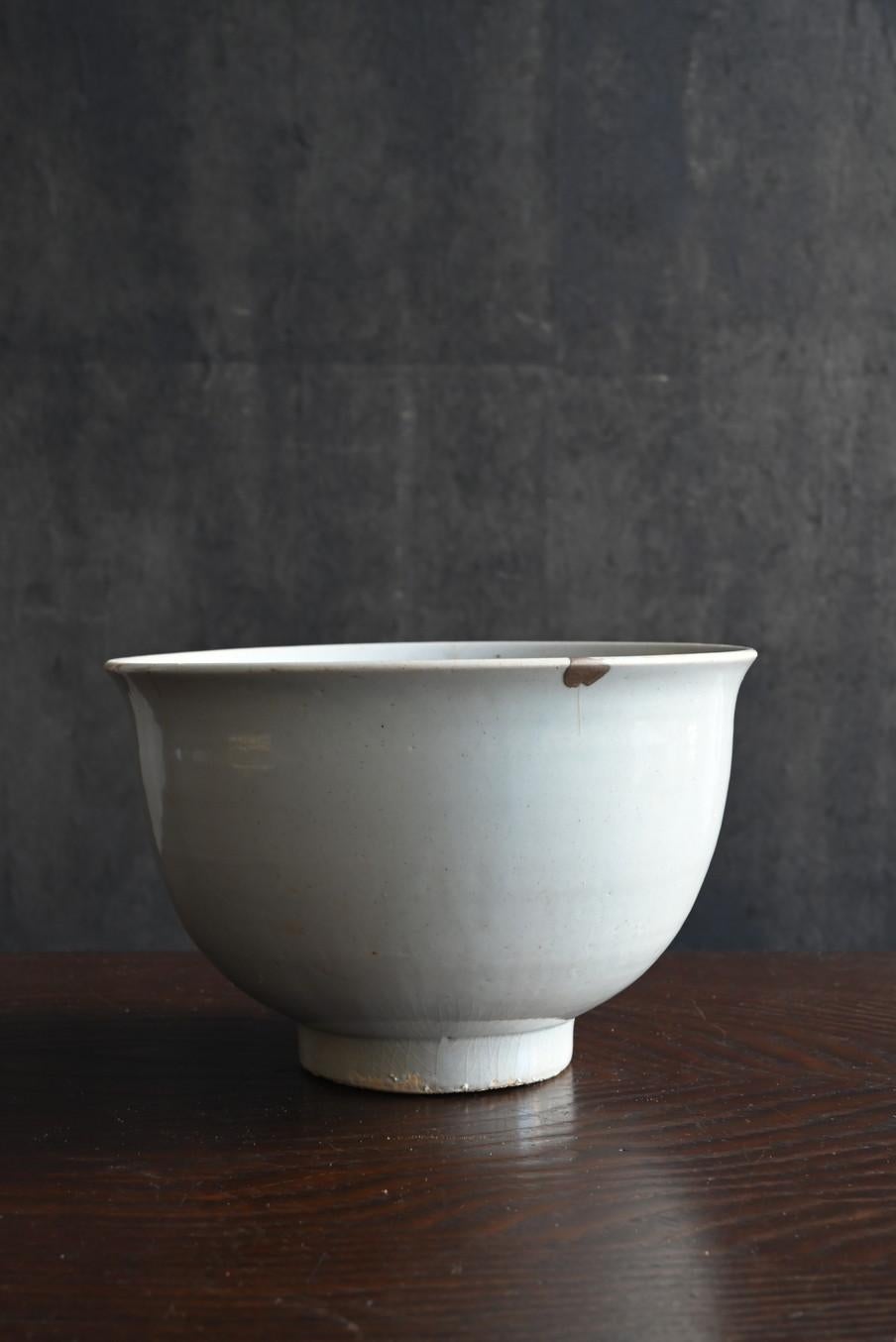 Glazed Korean antique white porcelain bowl/Joseon Dynasty/15th to 19th century