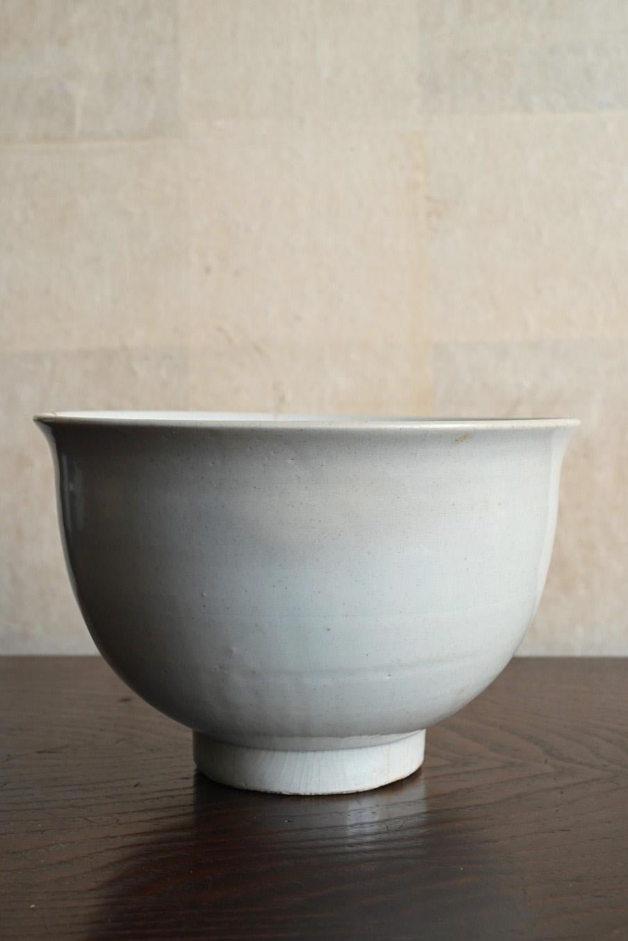 Korean antique white porcelain bowl/Joseon Dynasty/15th to 19th century In Good Condition In Sammu-shi, Chiba