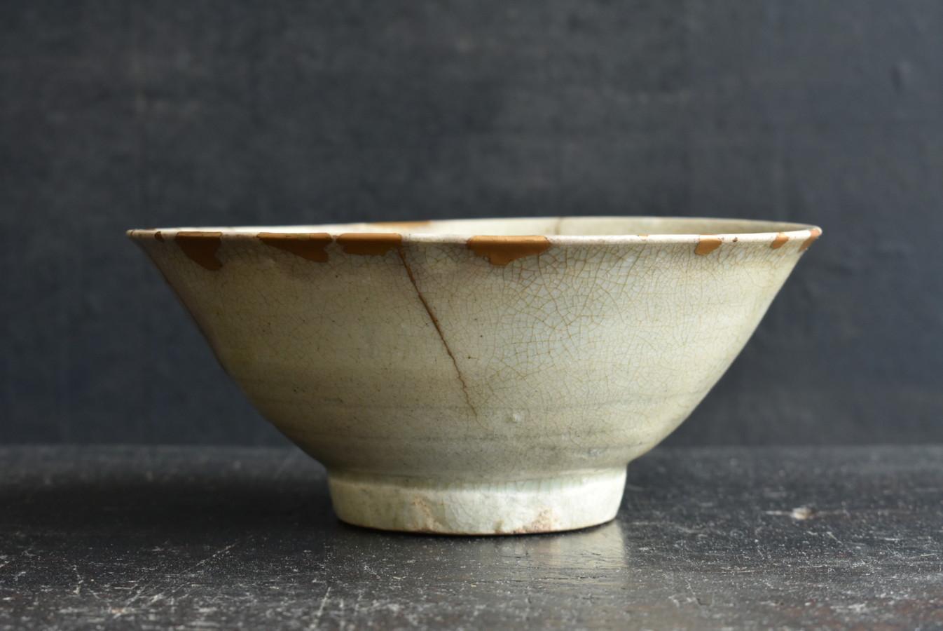 Korean antique white porcelain bowl/Kintsugi/16th century/Wabi-sabi object In Good Condition In Sammu-shi, Chiba