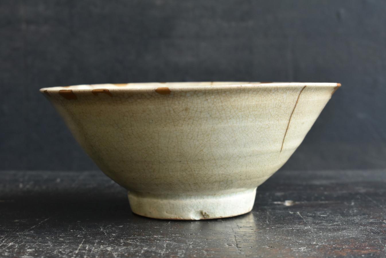 Korean antique white porcelain bowl/Kintsugi/16th century/Wabi-sabi object In Good Condition In Sammu-shi, Chiba