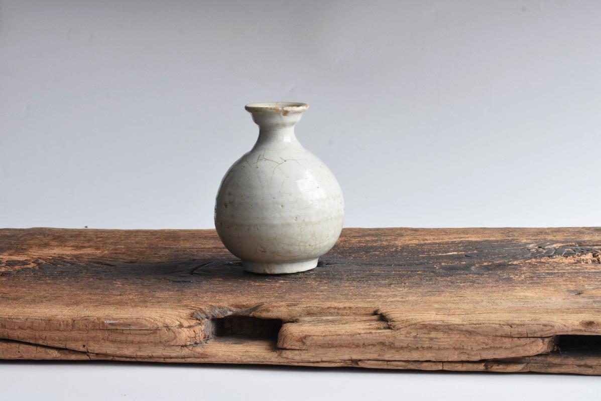 Korean Antique White Porcelain Pot / 18-19th Century / Wabi-Sabi Pottery 9