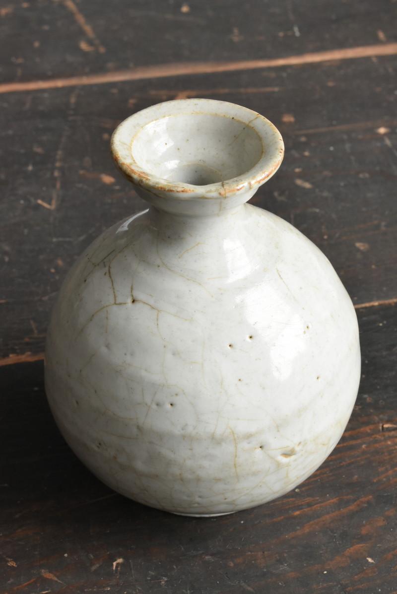 Korean Antique White Porcelain Pot / 18-19th Century / Wabi-Sabi Pottery In Good Condition In Sammu-shi, Chiba