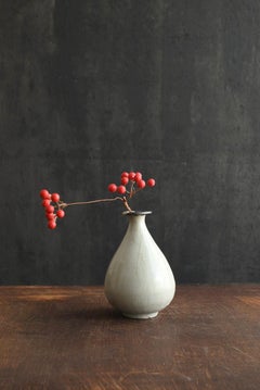 Korean antique white porcelain vase / 15th-16th century / Joseon dynasty