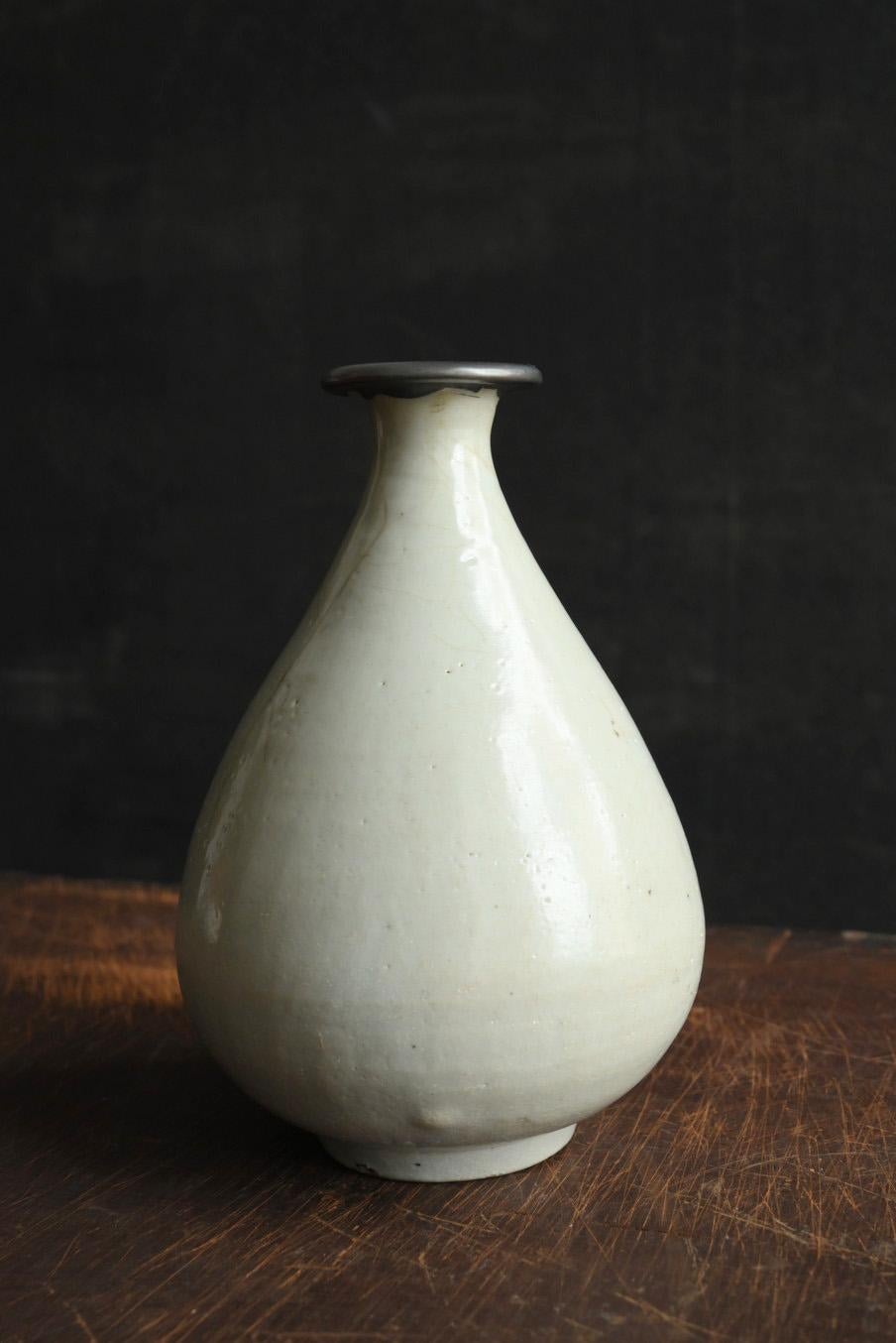 South Korean Korean antique white porcelain vase / 15th-16th century / Joseon dynasty