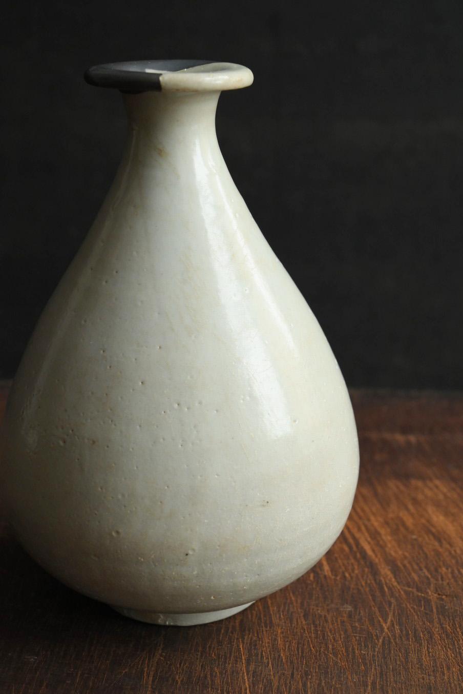 Korean antique white porcelain vase / 15th-16th century / Joseon dynasty In Good Condition In Sammu-shi, Chiba