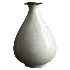 Korean antique white porcelain vase / 15th-16th century / Joseon dynasty