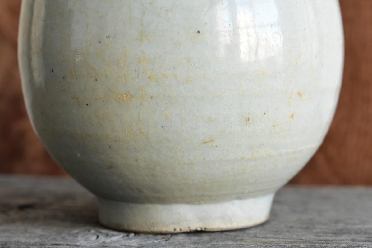 Korean Antique White Porcelain Vase / Beautiful Shape / Late 18th Century 9