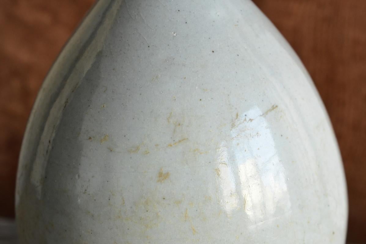 Korean Antique White Porcelain Vase / Beautiful Shape / Late 18th Century 10