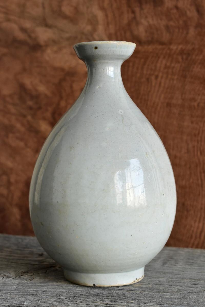Hand-Crafted Korean Antique White Porcelain Vase / Beautiful Shape / Late 18th Century