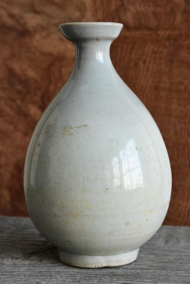 Korean Antique White Porcelain Vase / Beautiful Shape / Late 18th Century 1