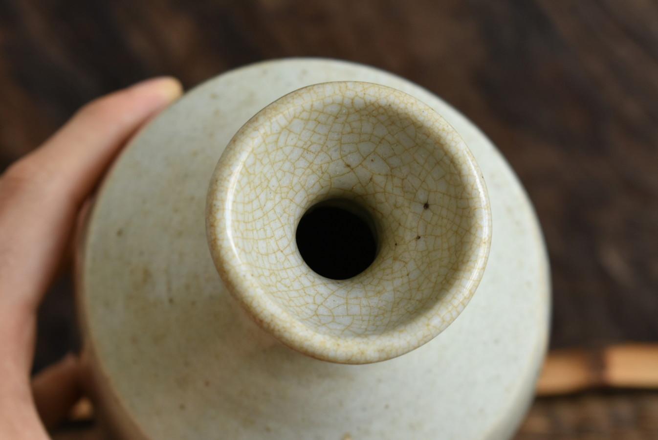 Korean Antique White Porcelain Vase / Nice Shaped Vase / Late 18th Century For Sale 3
