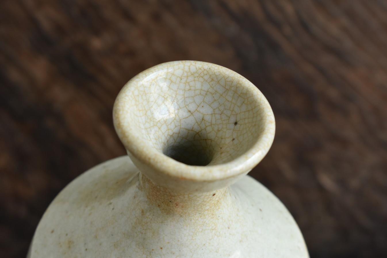 Korean Antique White Porcelain Vase / Nice Shaped Vase / Late 18th Century 2