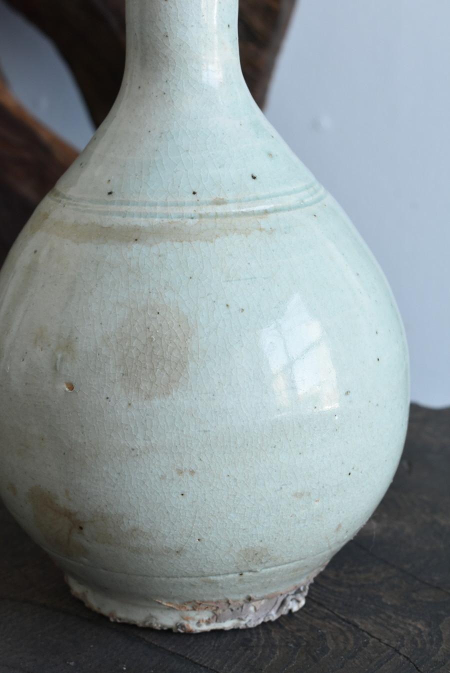 Korean Antique White Porcelain Vase /Vase with a Sense of Transparency/1750-1850 For Sale 6