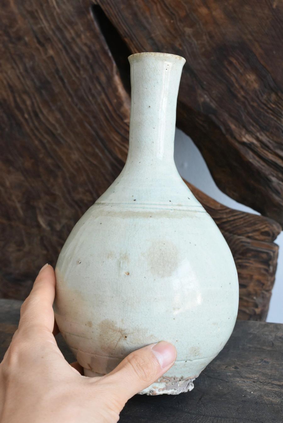 Korean Antique White Porcelain Vase /Vase with a Sense of Transparency/1750-1850 For Sale 12