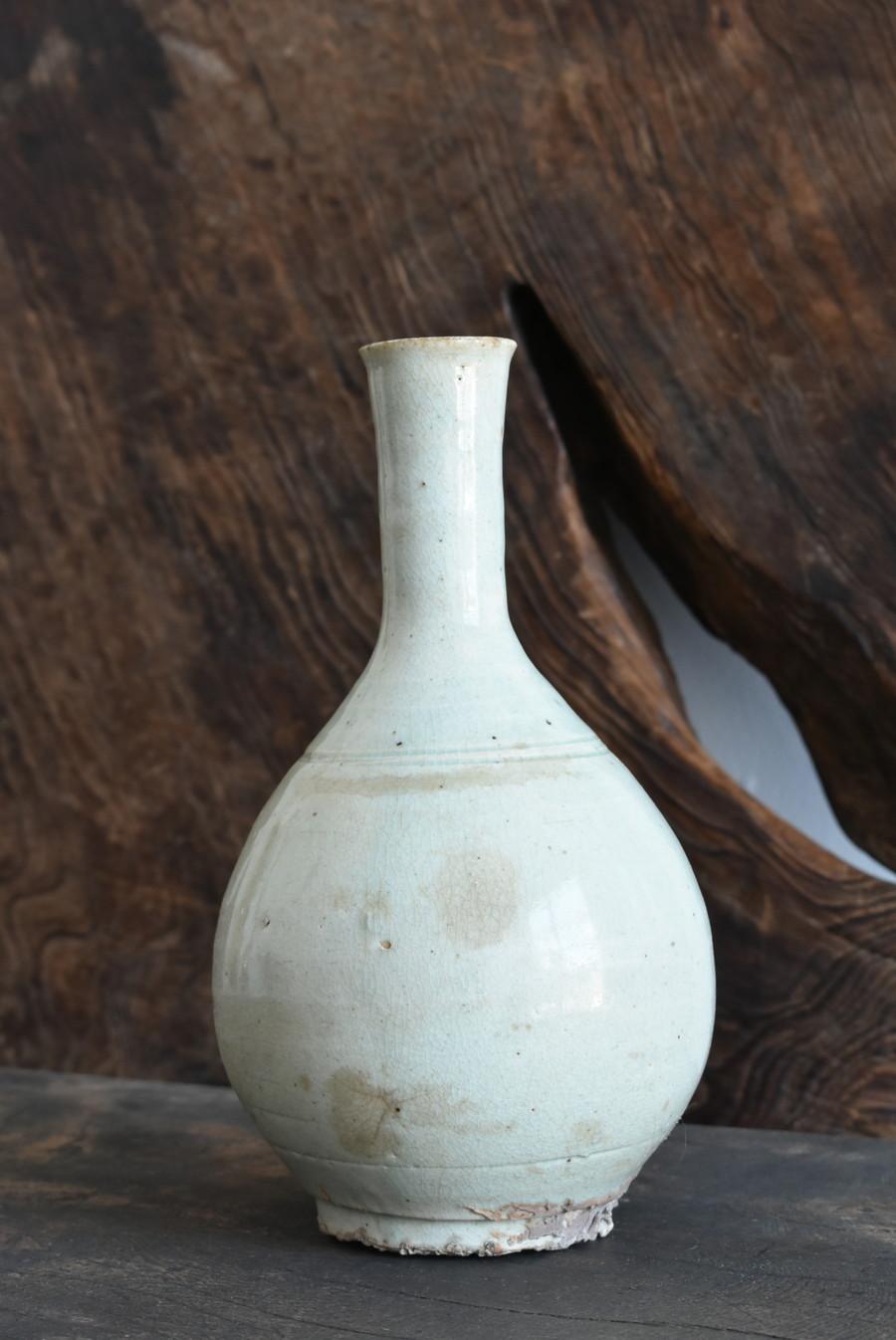 Korean Antique White Porcelain Vase /Vase with a Sense of Transparency/1750-1850 In Good Condition In Sammu-shi, Chiba