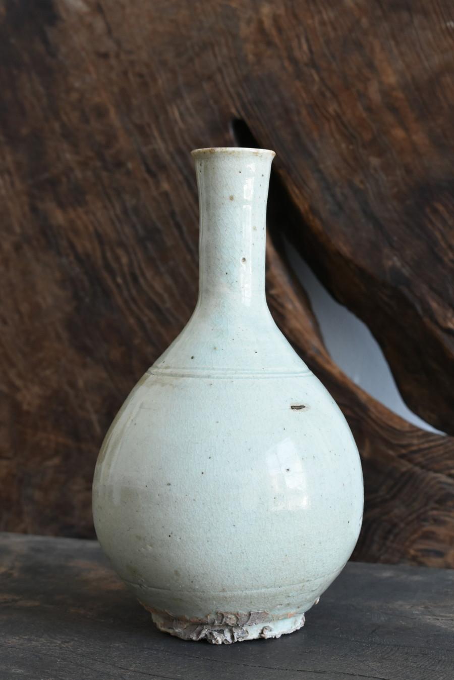 18th Century Korean Antique White Porcelain Vase /Vase with a Sense of Transparency/1750-1850