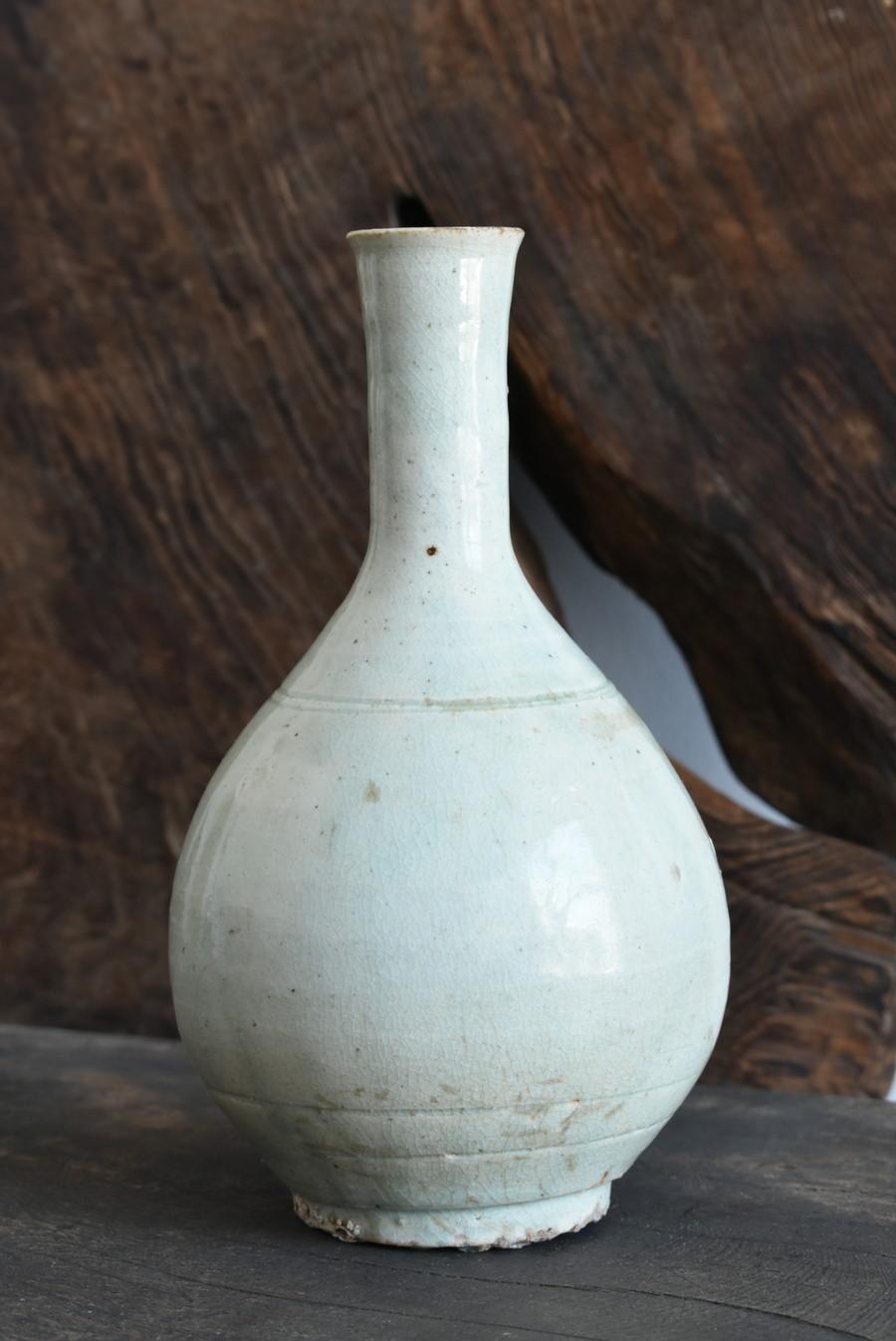 Korean Antique White Porcelain Vase /Vase with a Sense of Transparency/1750-1850 1