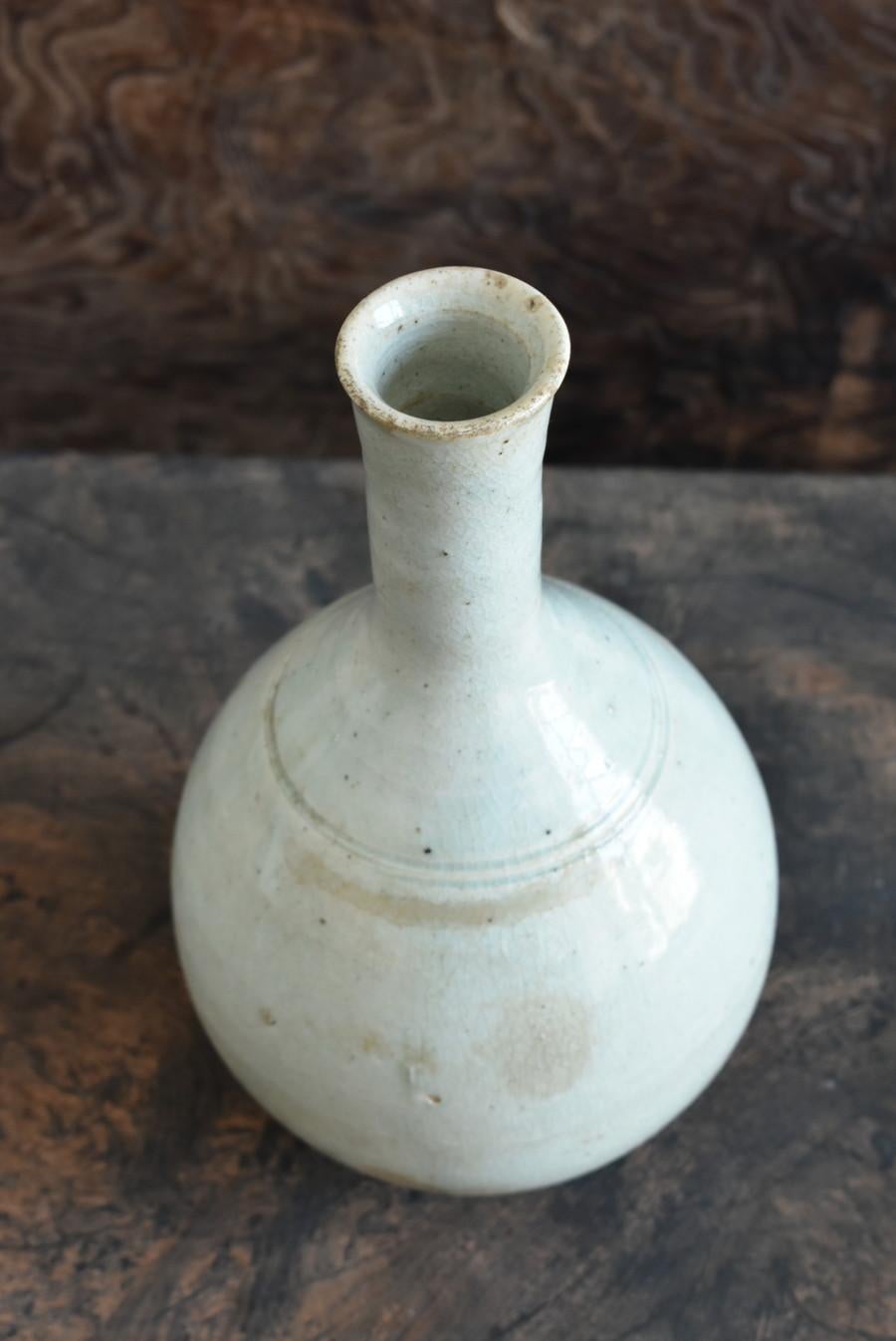 Korean Antique White Porcelain Vase /Vase with a Sense of Transparency/1750-1850 For Sale 2