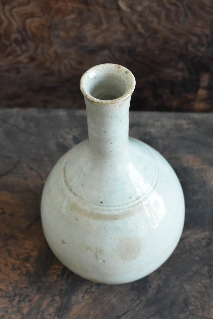 Korean Antique White Porcelain Vase /Vase with a Sense of Transparency/1750-1850 2