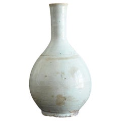 Korean Used White Porcelain Vase /Vase with a Sense of Transparency/1750-1850