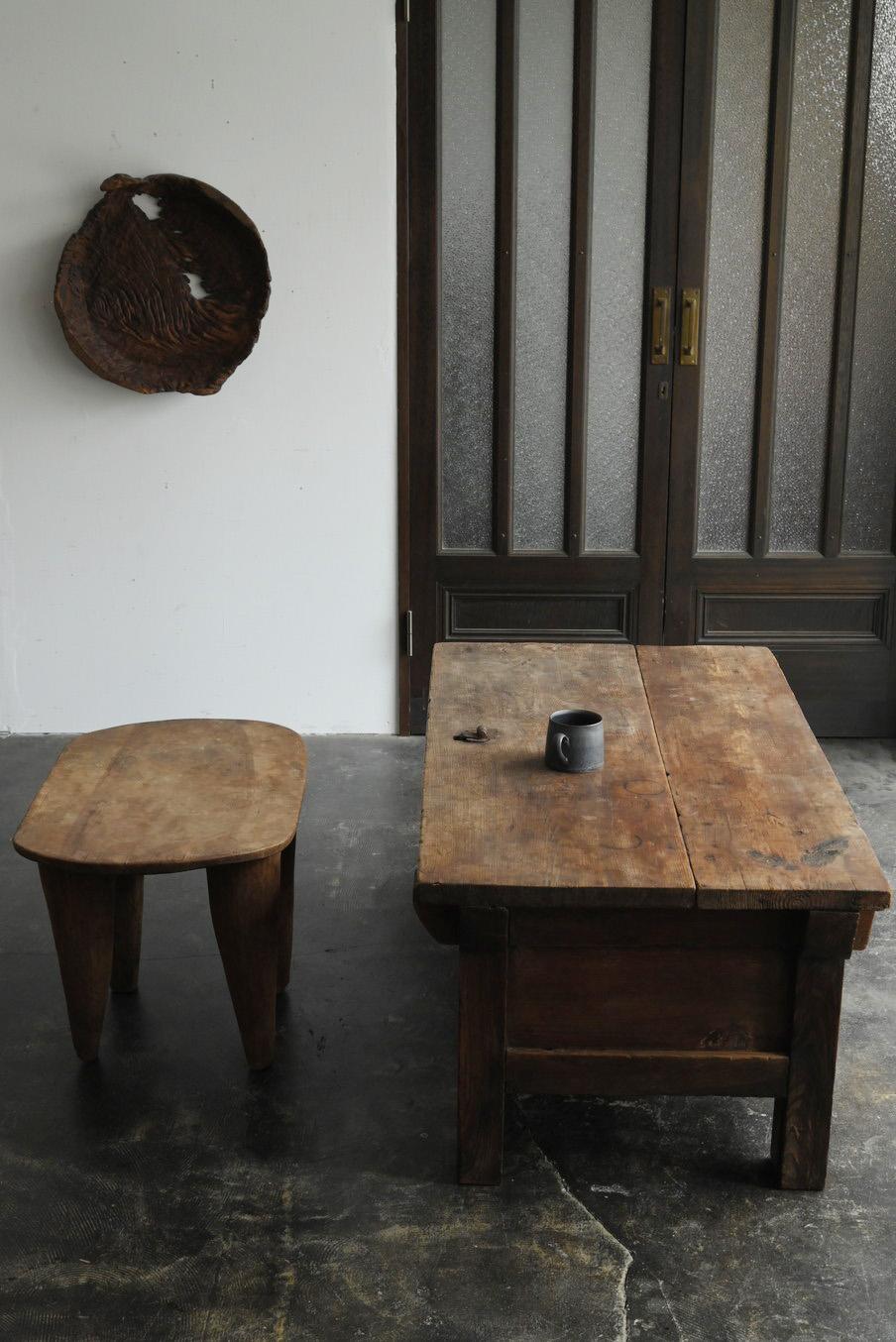 This is an old storage crate made of Korean pine wood.
I believe it dates from the late Yi Dynasty (late 19th century).

This wooden box was used for storing grain and other items, and was placed in a private home.
It is a simple but sturdy