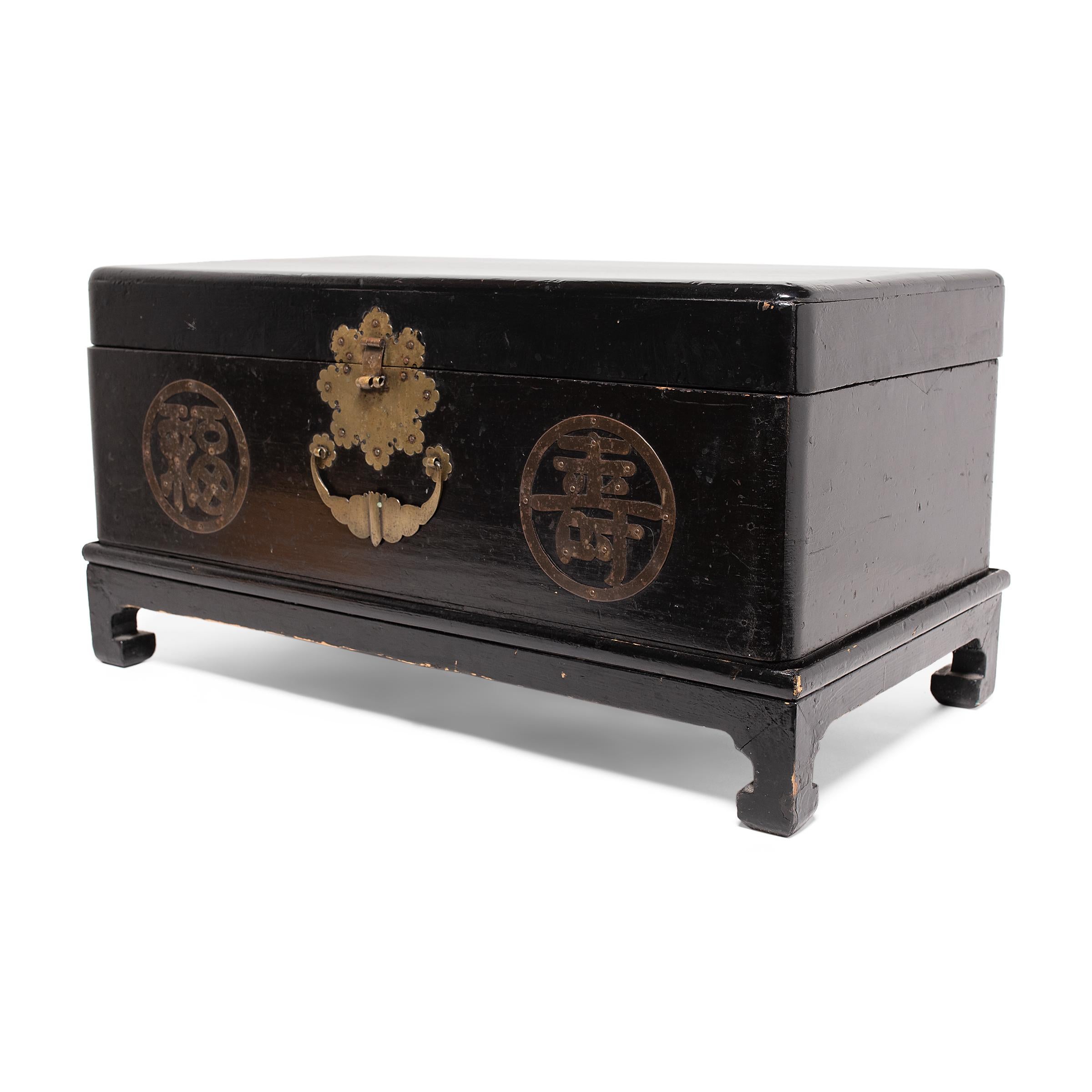 Korean Black Lacquer Wedding Chest In Good Condition In Chicago, IL