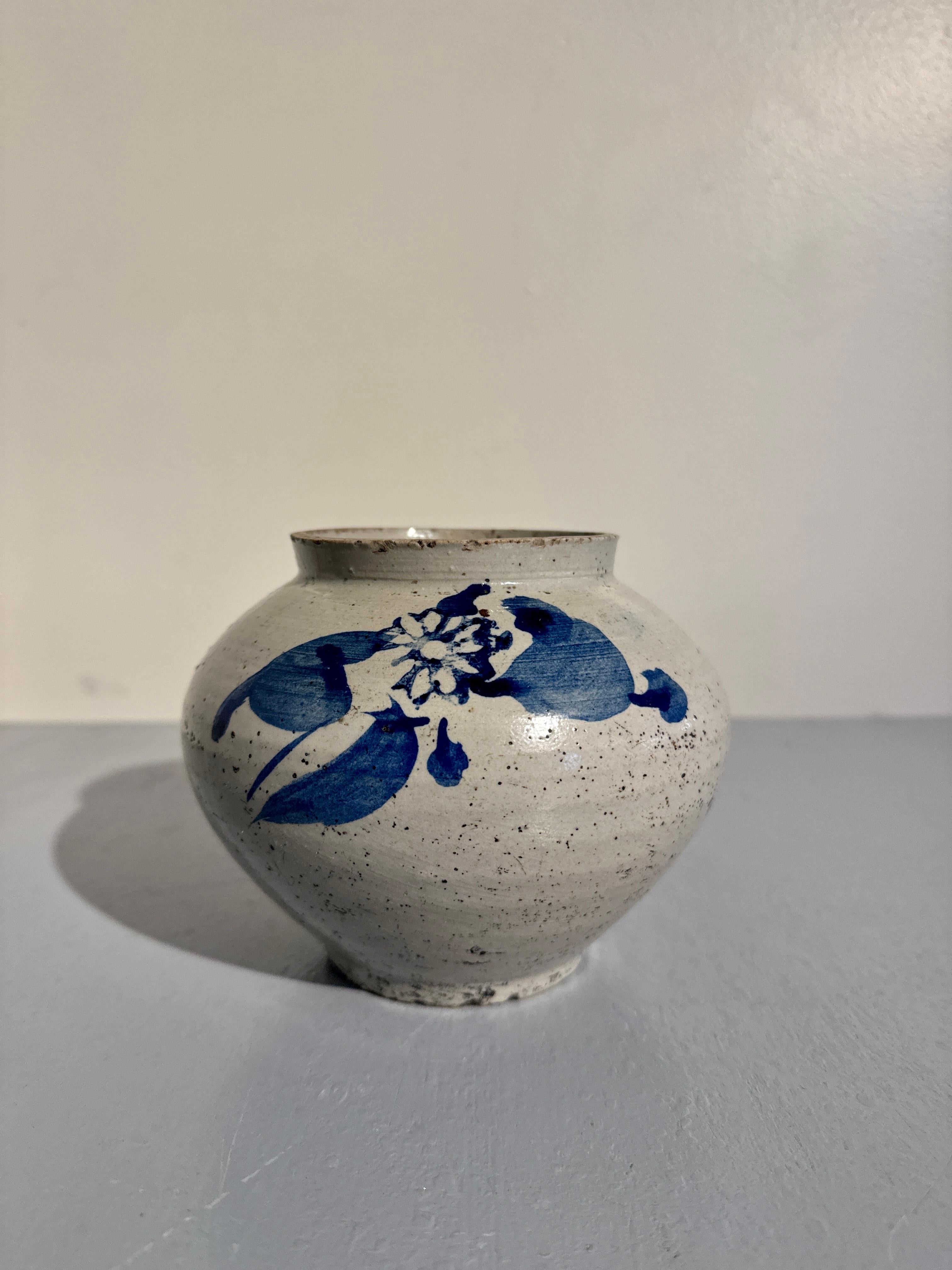 Korean Blue and White Small Jar, Late Joseon Dynasty, c. 1895, Korea In Fair Condition In Austin, TX
