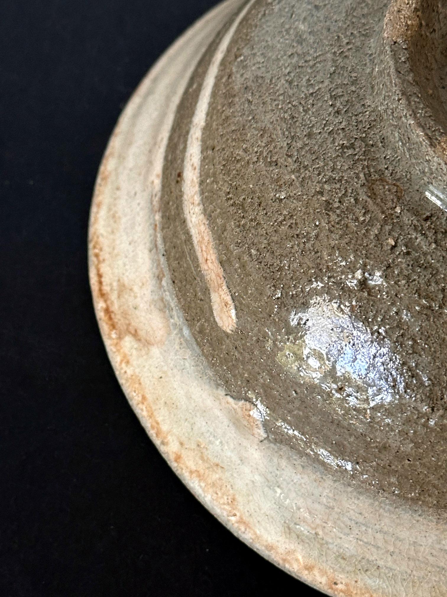 Koreanische Buncheong Teeschale aus Keramik mit weißer Glasur aus der Joseon Dynasty im Angebot 7