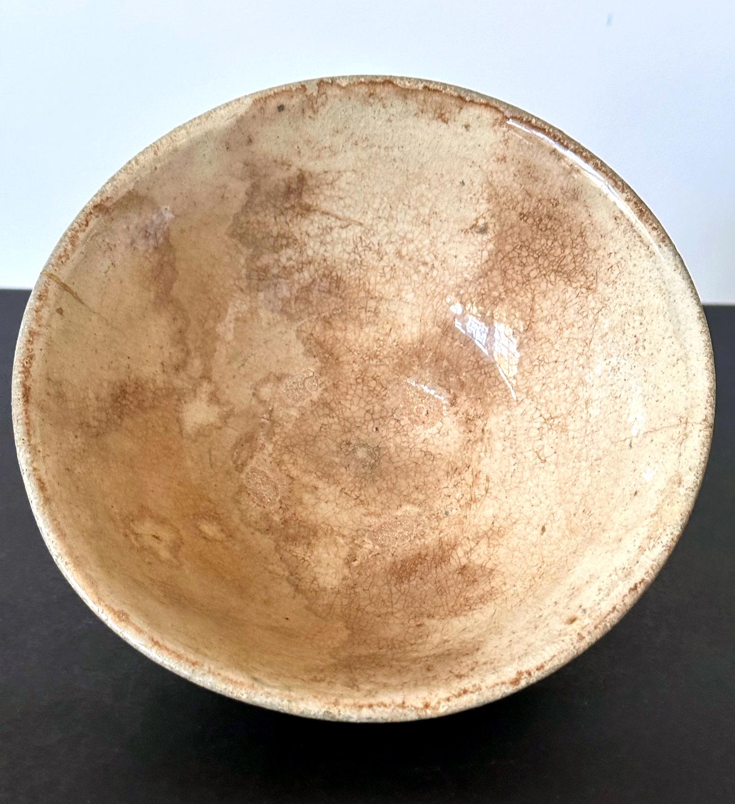 Koreanische Buncheong Teeschale aus Keramik mit weißer Glasur aus der Joseon Dynasty im Angebot 9
