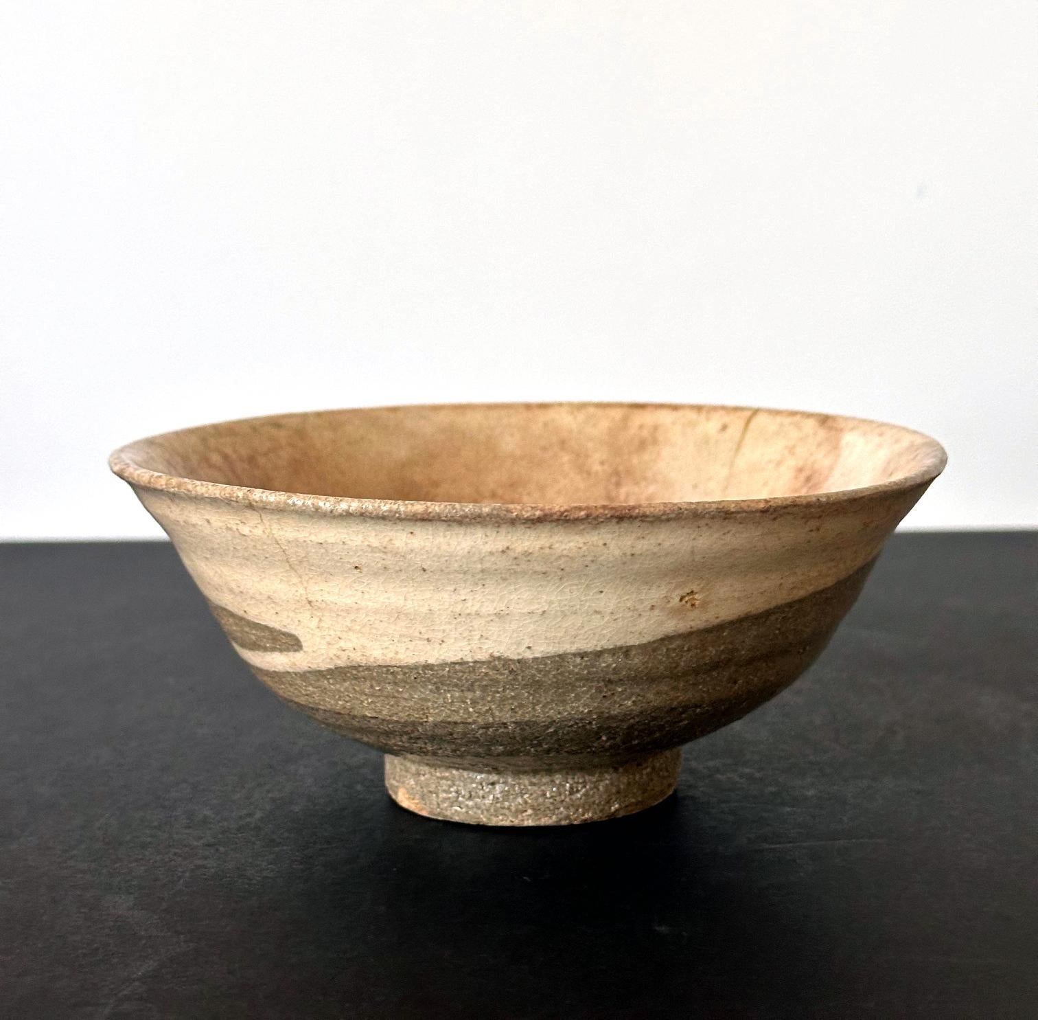 Koreanische Buncheong Teeschale aus Keramik mit weißer Glasur aus der Joseon Dynasty (Sonstiges) im Angebot