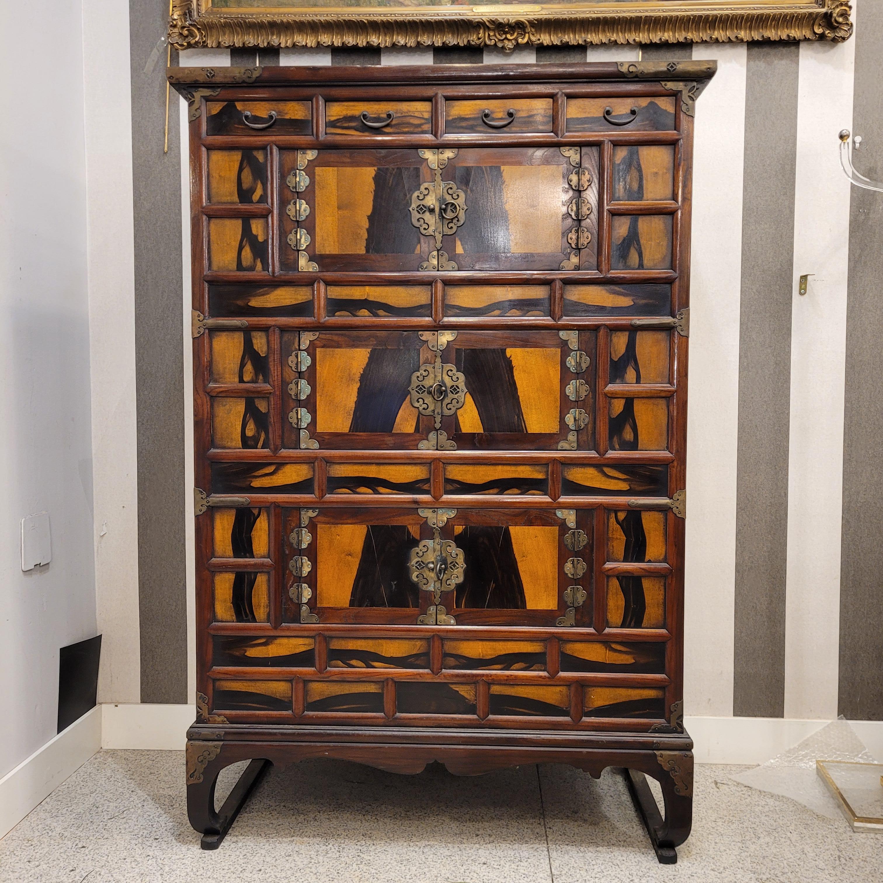 Korean Cabinet furniture “Samcheungjang”, fruit wood and bronze fittings In Good Condition In Valladolid, ES