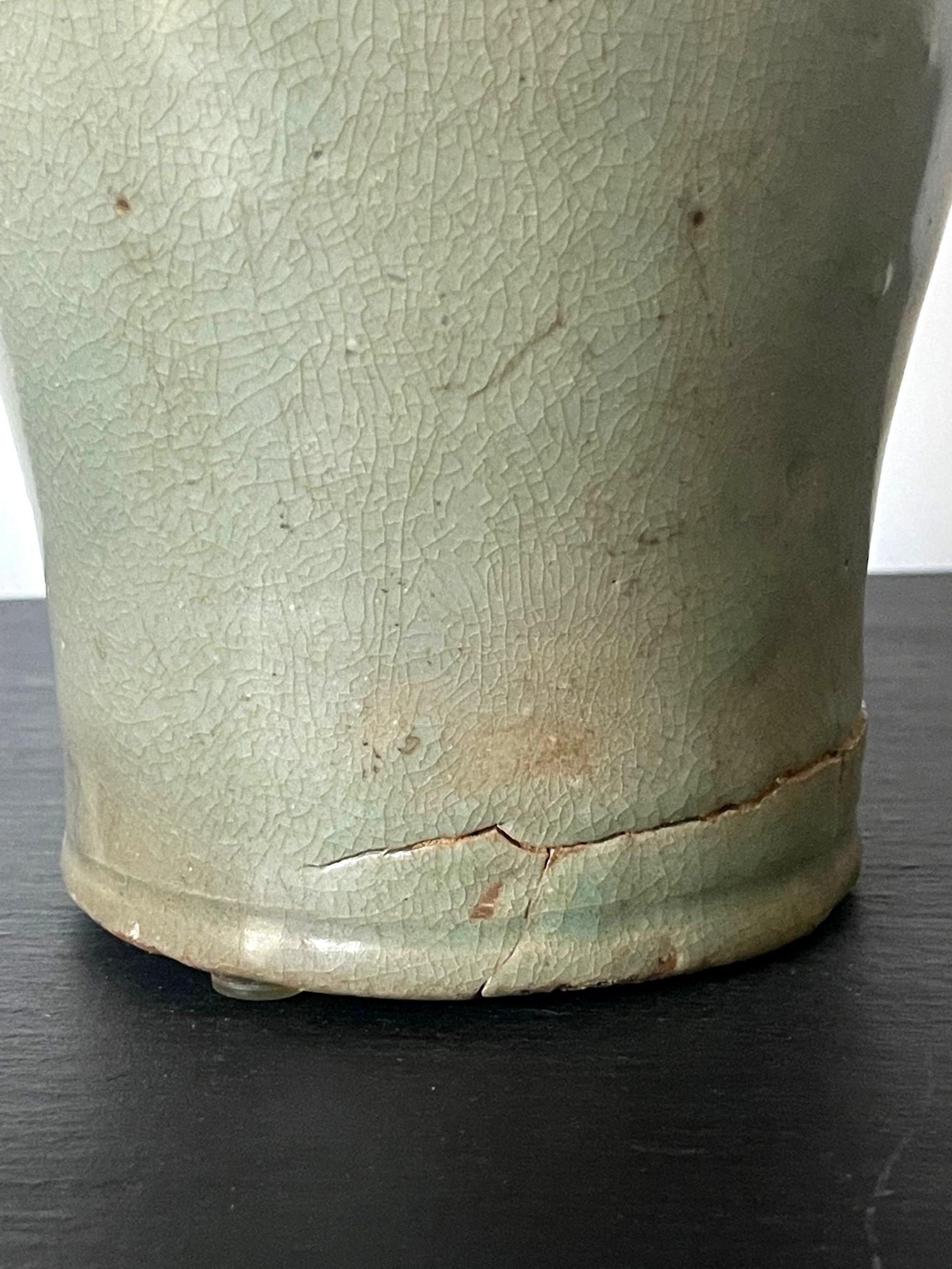 Korean Caledon Vase Bottle with Kintsugi Repair Goryeo Dynasty For Sale 7