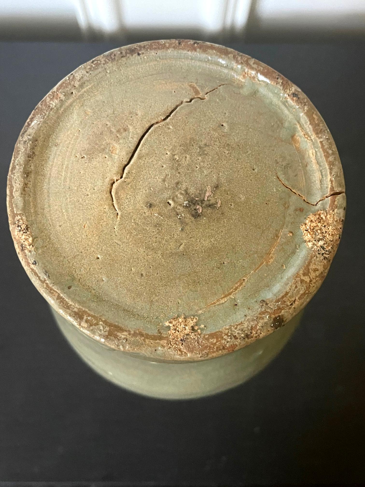 Korean Caledon Vase Bottle with Kintsugi Repair Goryeo Dynasty For Sale 10