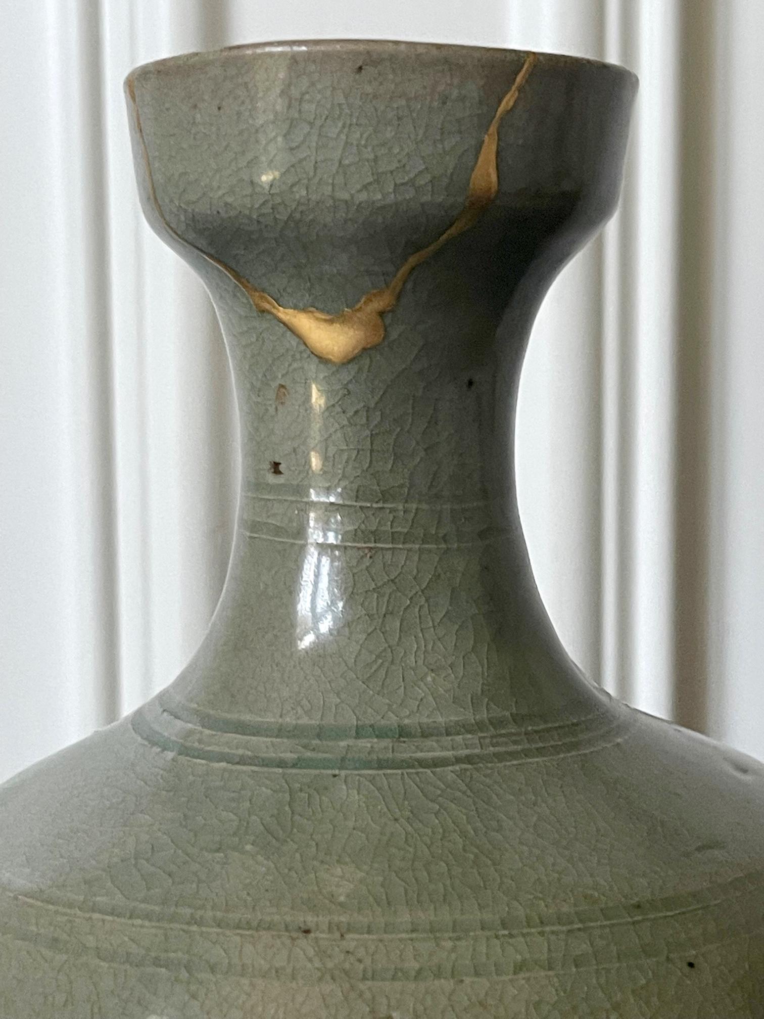 Korean Caledon Vase Bottle with Kintsugi Repair Goryeo Dynasty For Sale 1