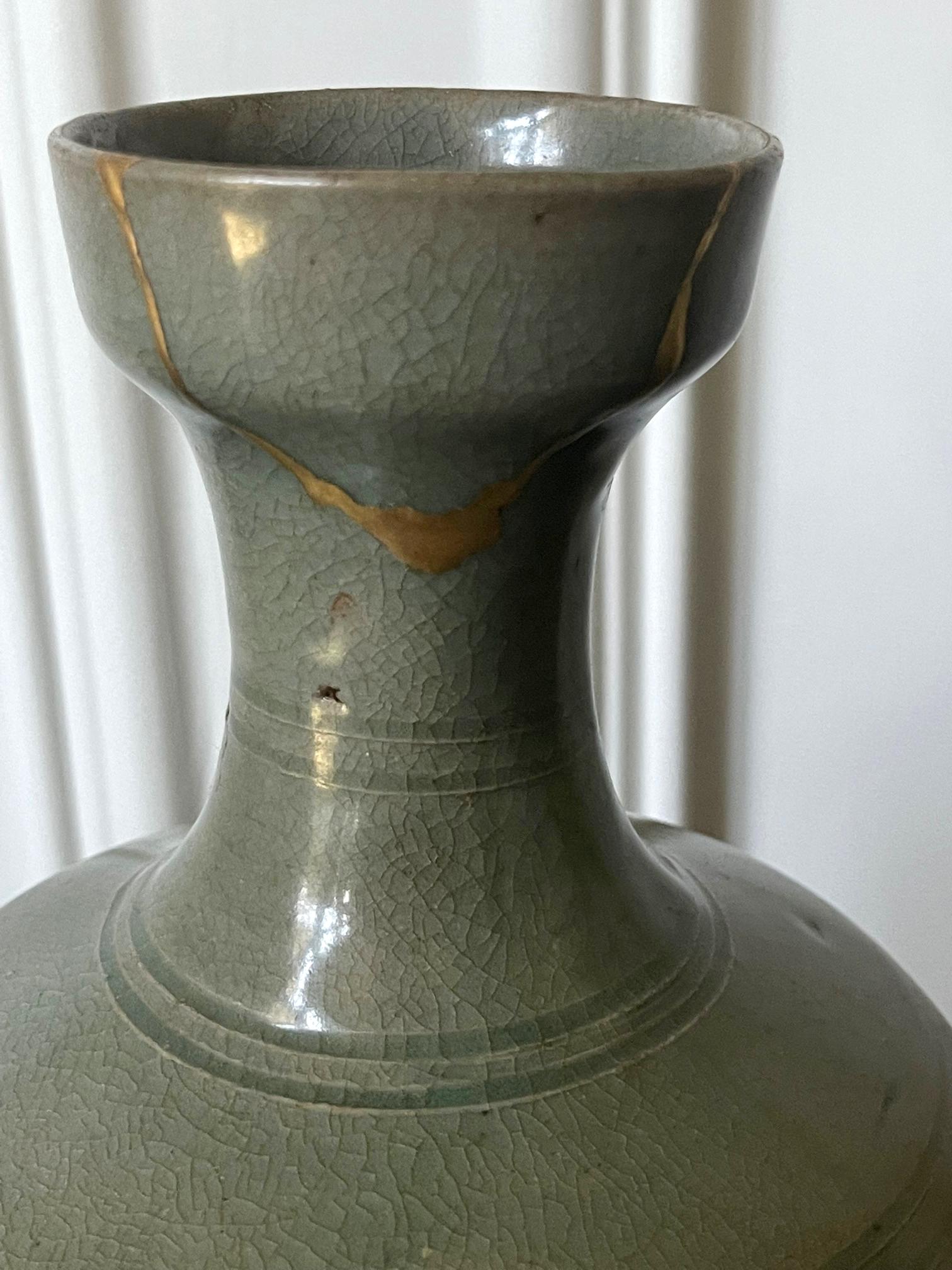 Korean Caledon Vase Bottle with Kintsugi Repair Goryeo Dynasty For Sale 2