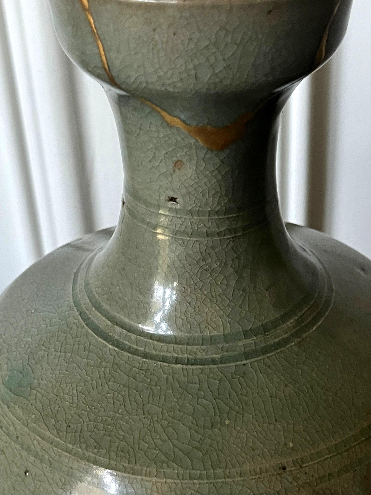 Korean Caledon Vase Bottle with Kintsugi Repair Goryeo Dynasty For Sale 3