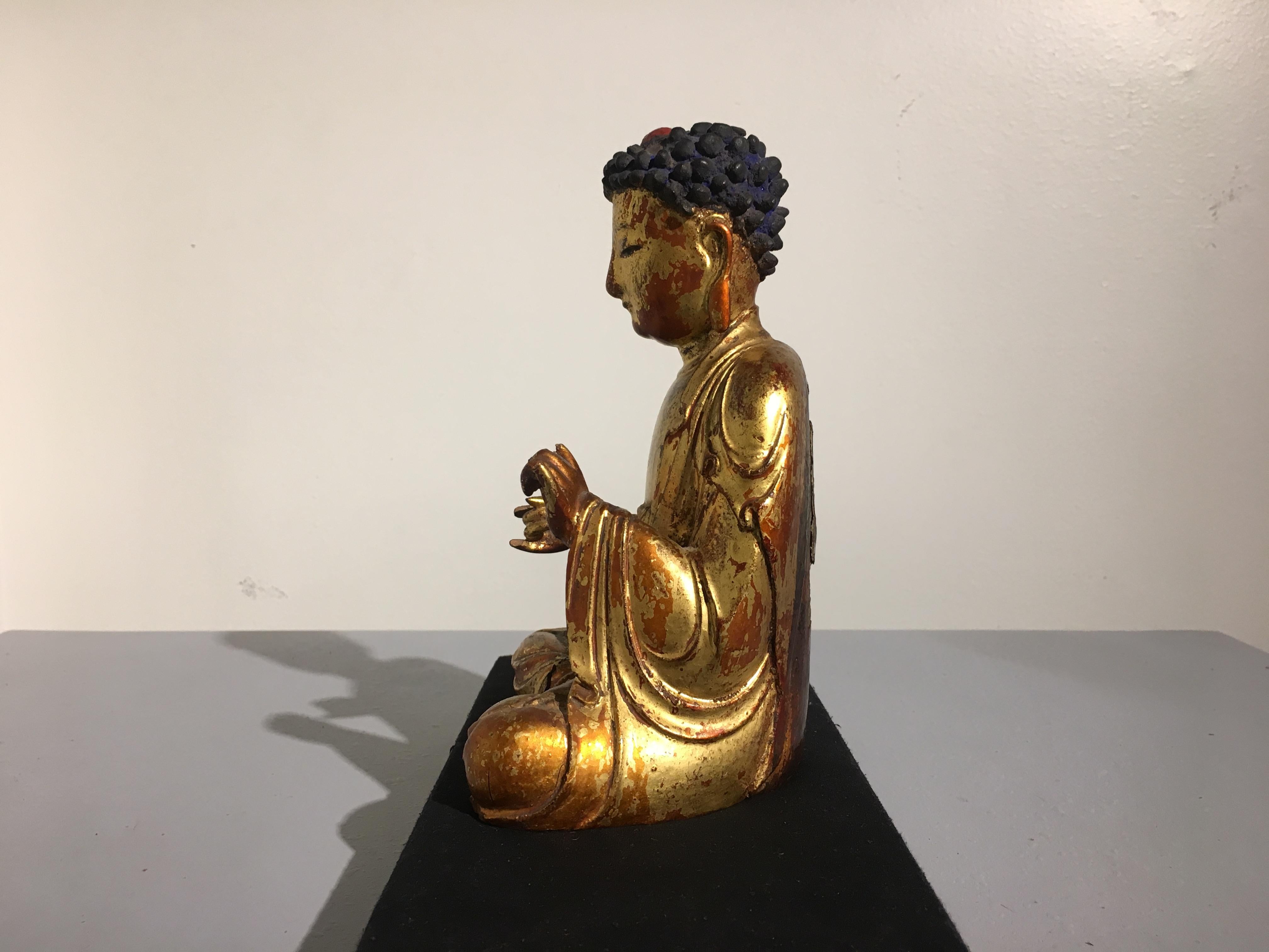 Laqué Bouddha coréen en bois sculpté et doré:: dynastie Joseon:: 19e siècle en vente