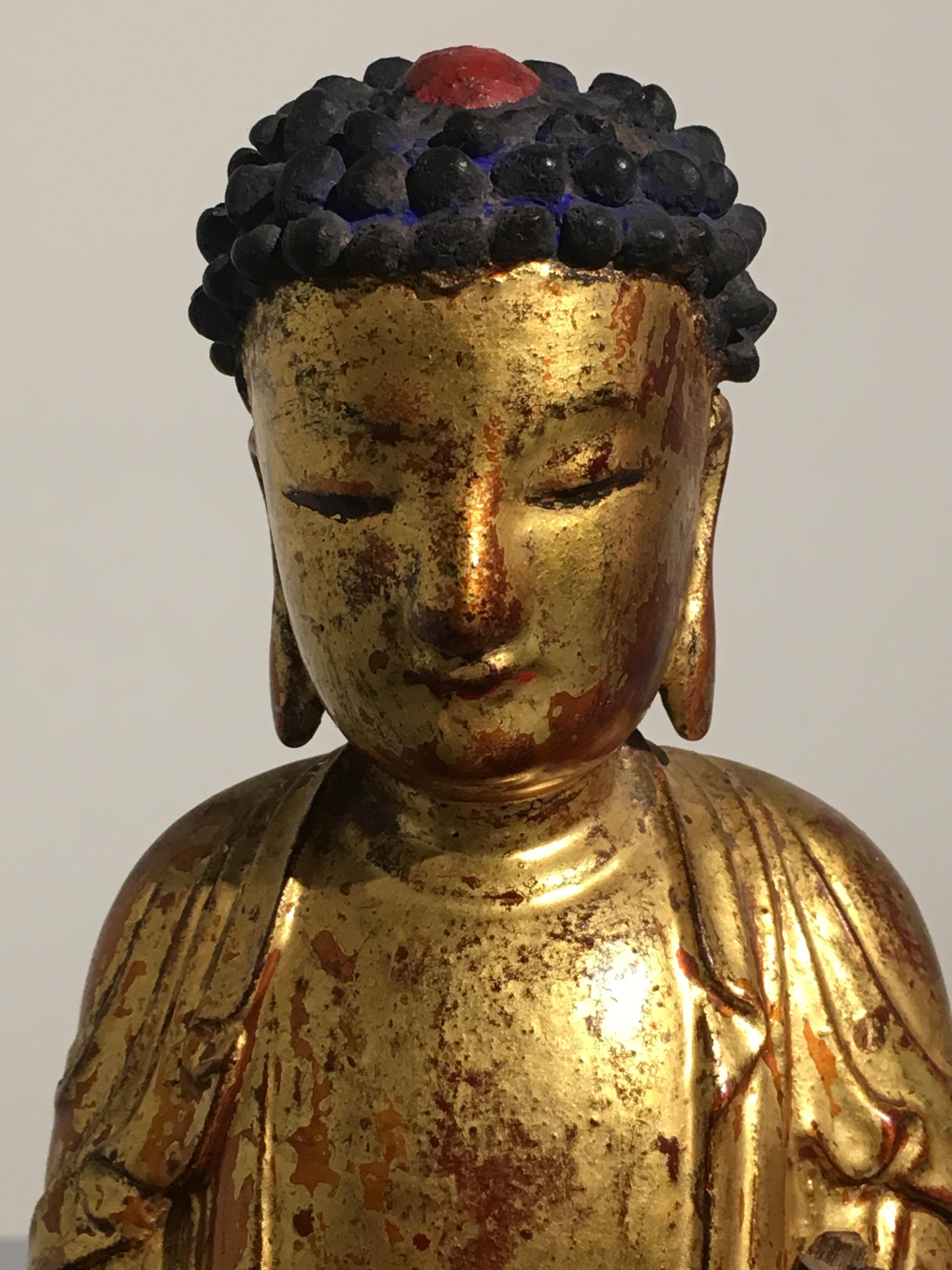 Bois Bouddha coréen en bois sculpté et doré:: dynastie Joseon:: 19e siècle en vente