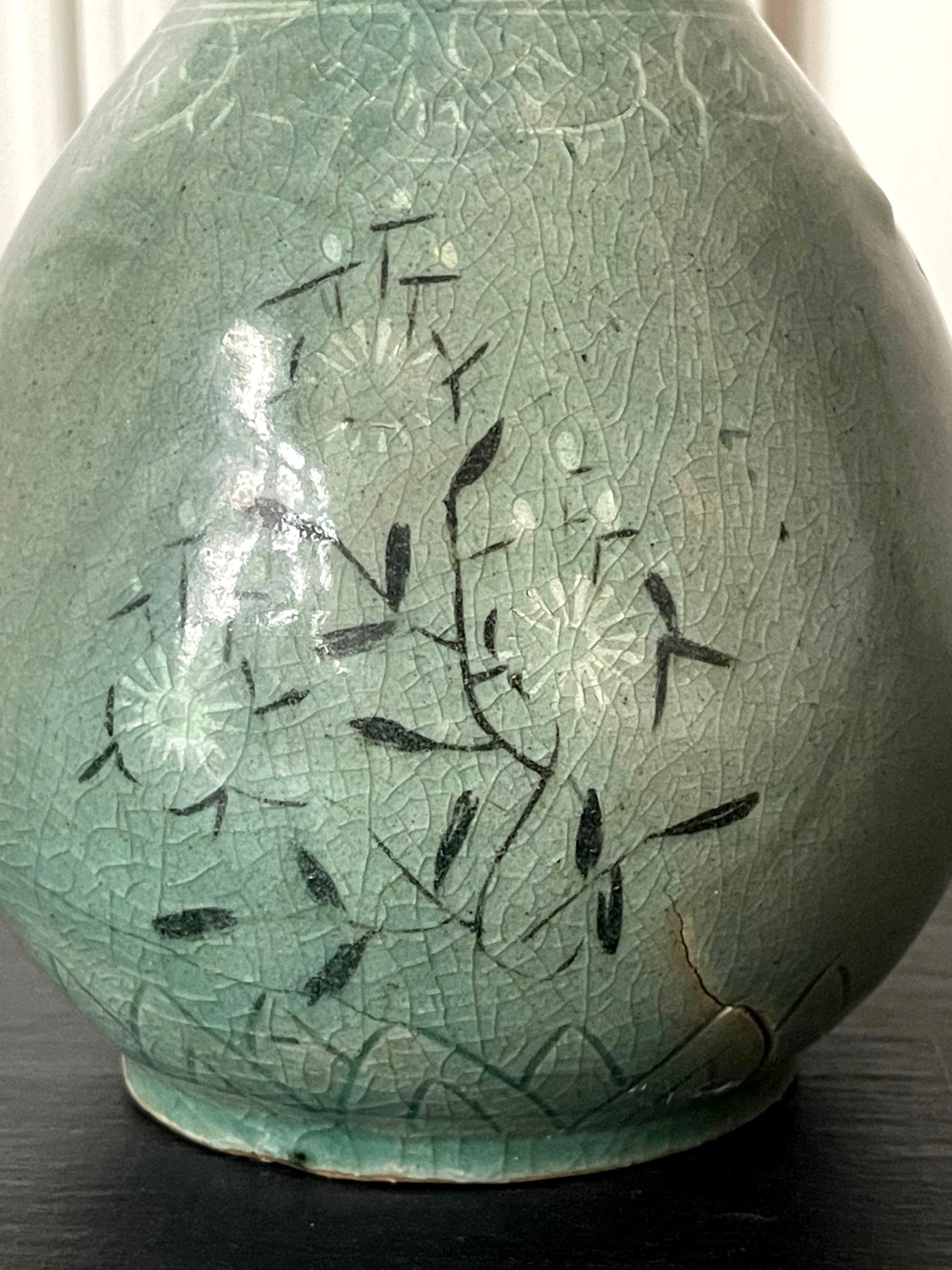 Korean Celadon Ceramic Long Neck Bottle Vase with Slip Inlay Goryeo Dynasty For Sale 3