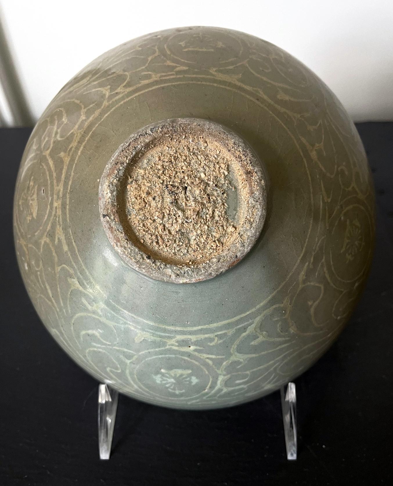 Korean Ceramic Celadon Bowl with Slip Inlay Goryeo Dynasty For Sale 4