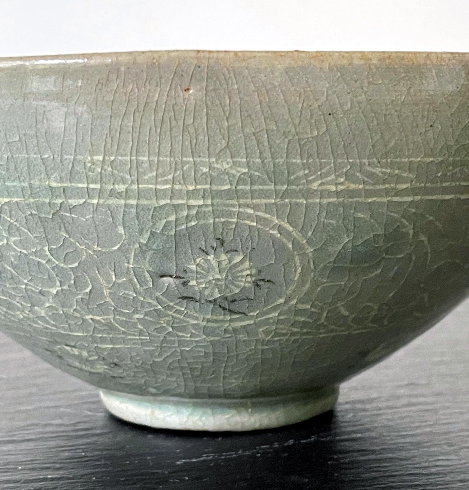 Korean Ceramic Celadon Bowl with Slip Inlay Goryeo Dynasty For Sale 2