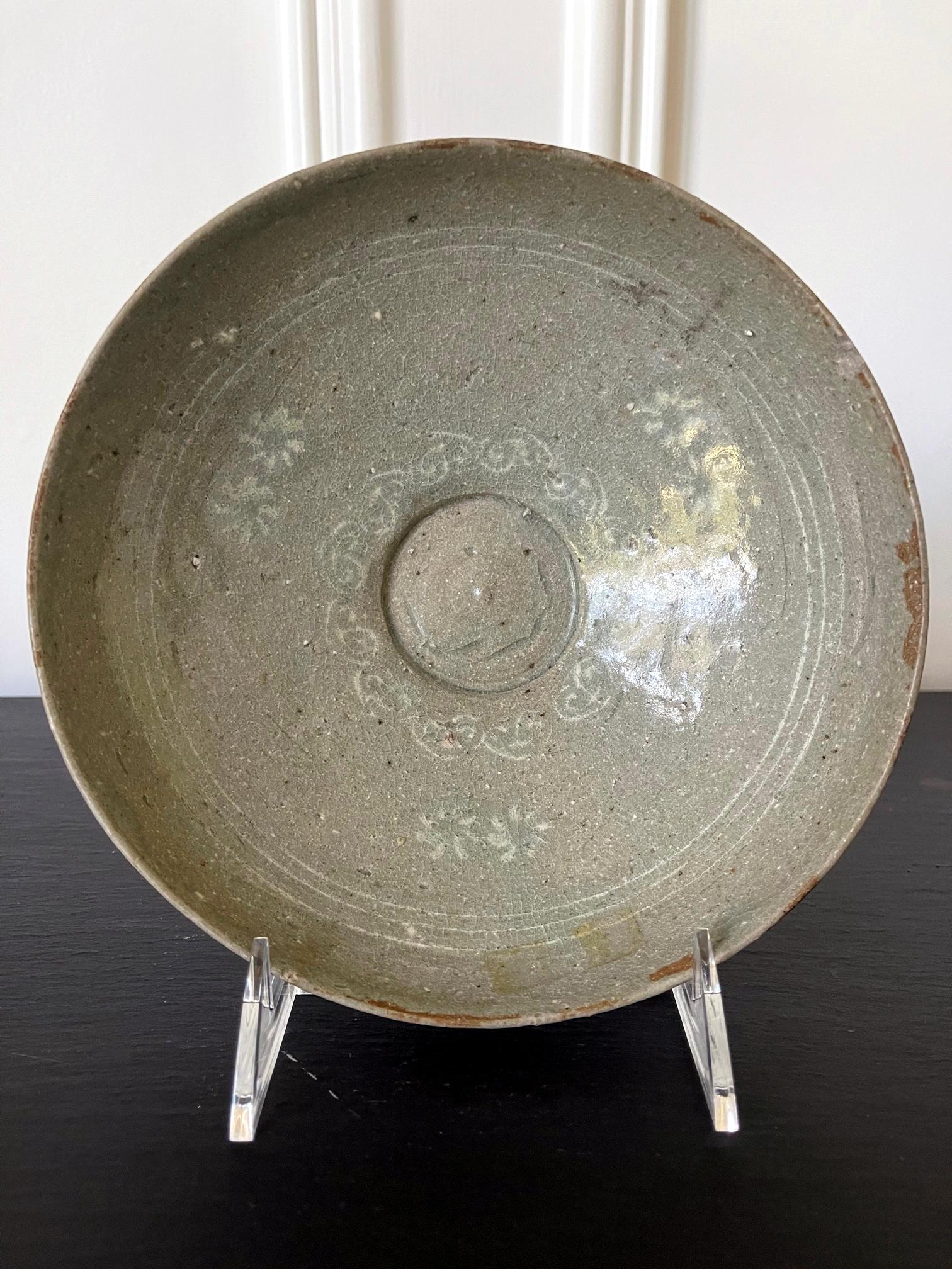 Korean Ceramic Celadon Bowl with Slip Inlay Goryeo Dynasty For Sale 7