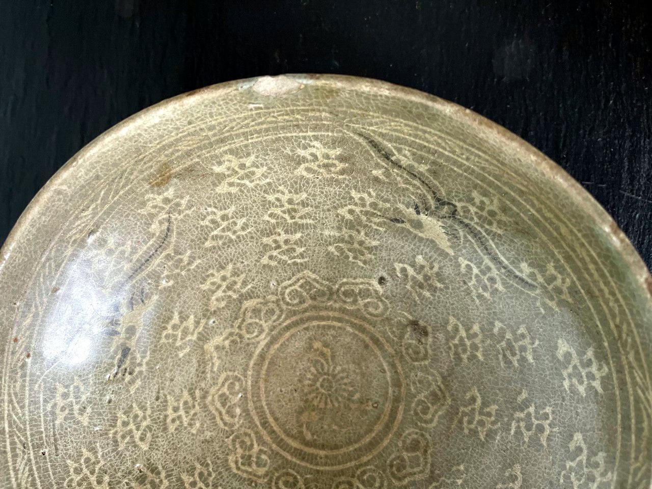 Korean Ceramic Celadon Bowl with Slip Inlay Goryeo Dynasty For Sale 9