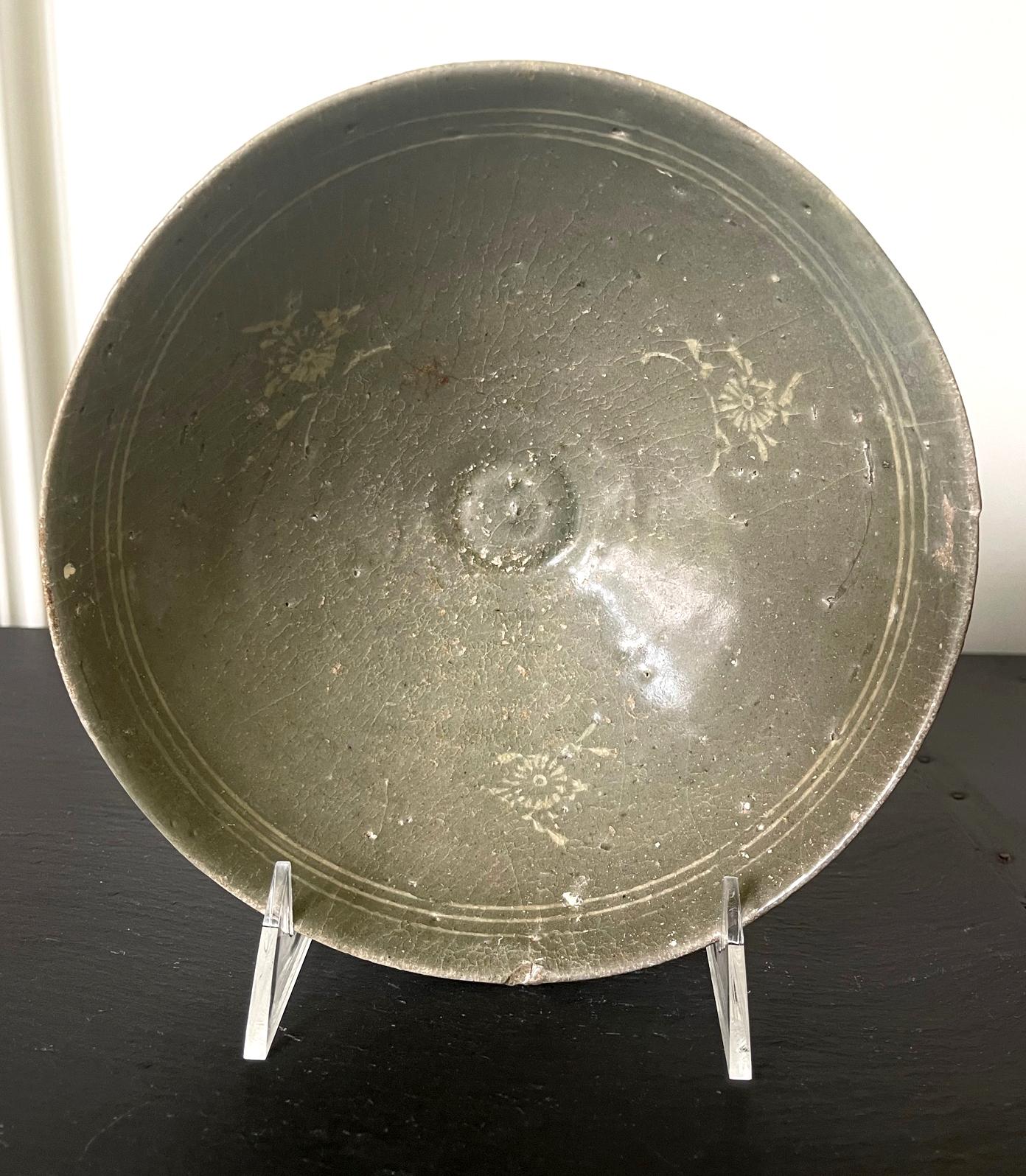 Korean Ceramic Celadon Bowl with Slip Inlay Goryeo Dynasty For Sale 12