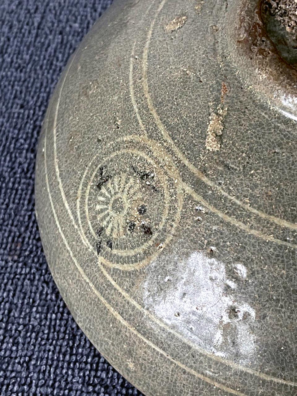 Korean Ceramic Celadon Bowl with Slip Inlay Goryeo Dynasty For Sale 13