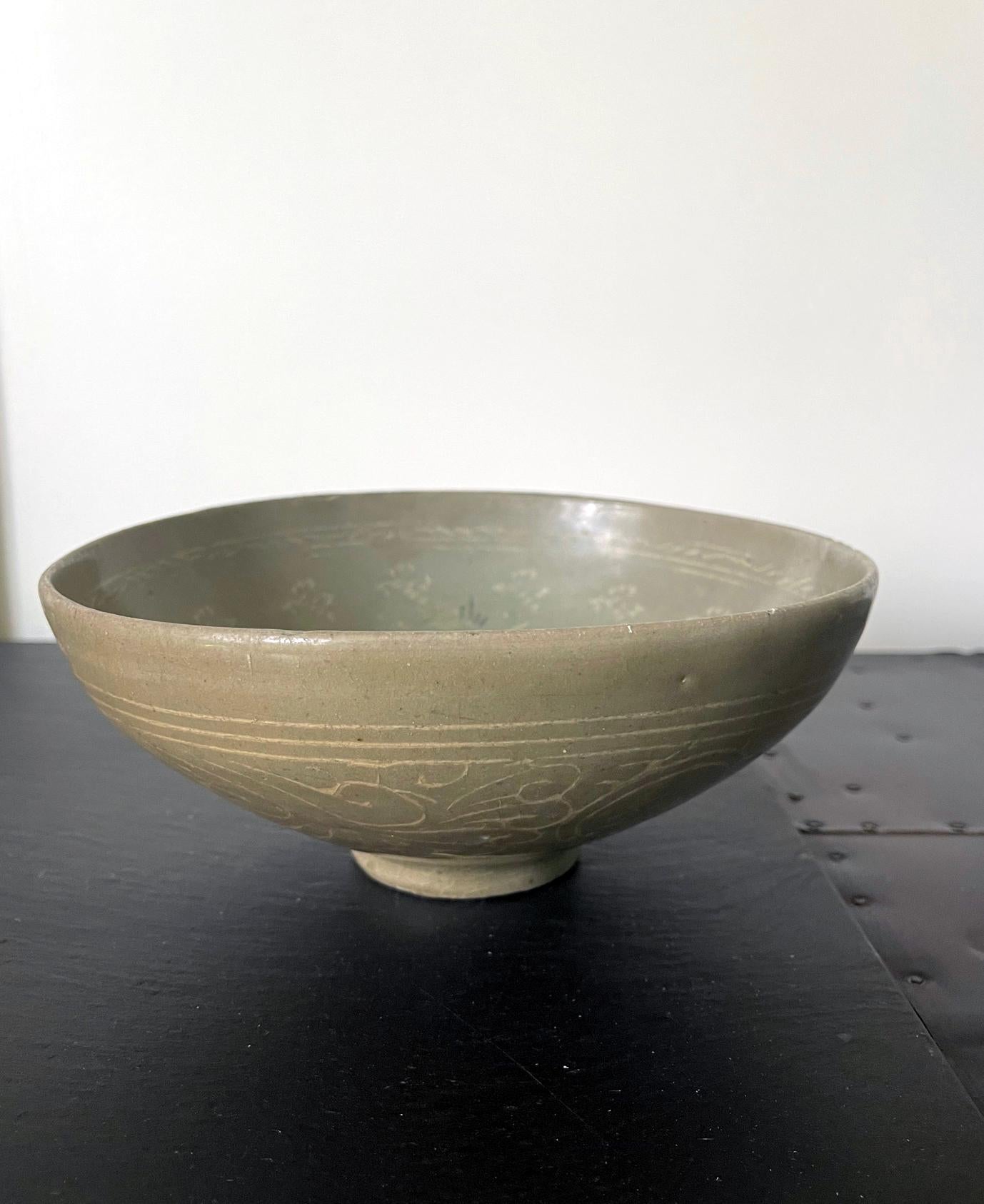 A good Korean celadon bowl with elaborate slip inlays circa 12-13th century from the Goryeo Dynasties (918 to 1392AD). Despite inspired originally by the celadons from Song Dynasty in China, the development of celadon in Korean peninsula took its