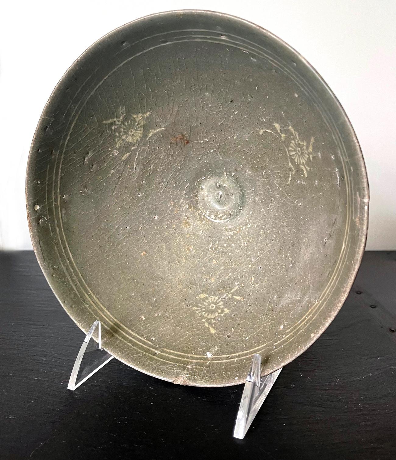 Archaistic Korean Ceramic Celadon Bowl with Slip Inlay Goryeo Dynasty For Sale