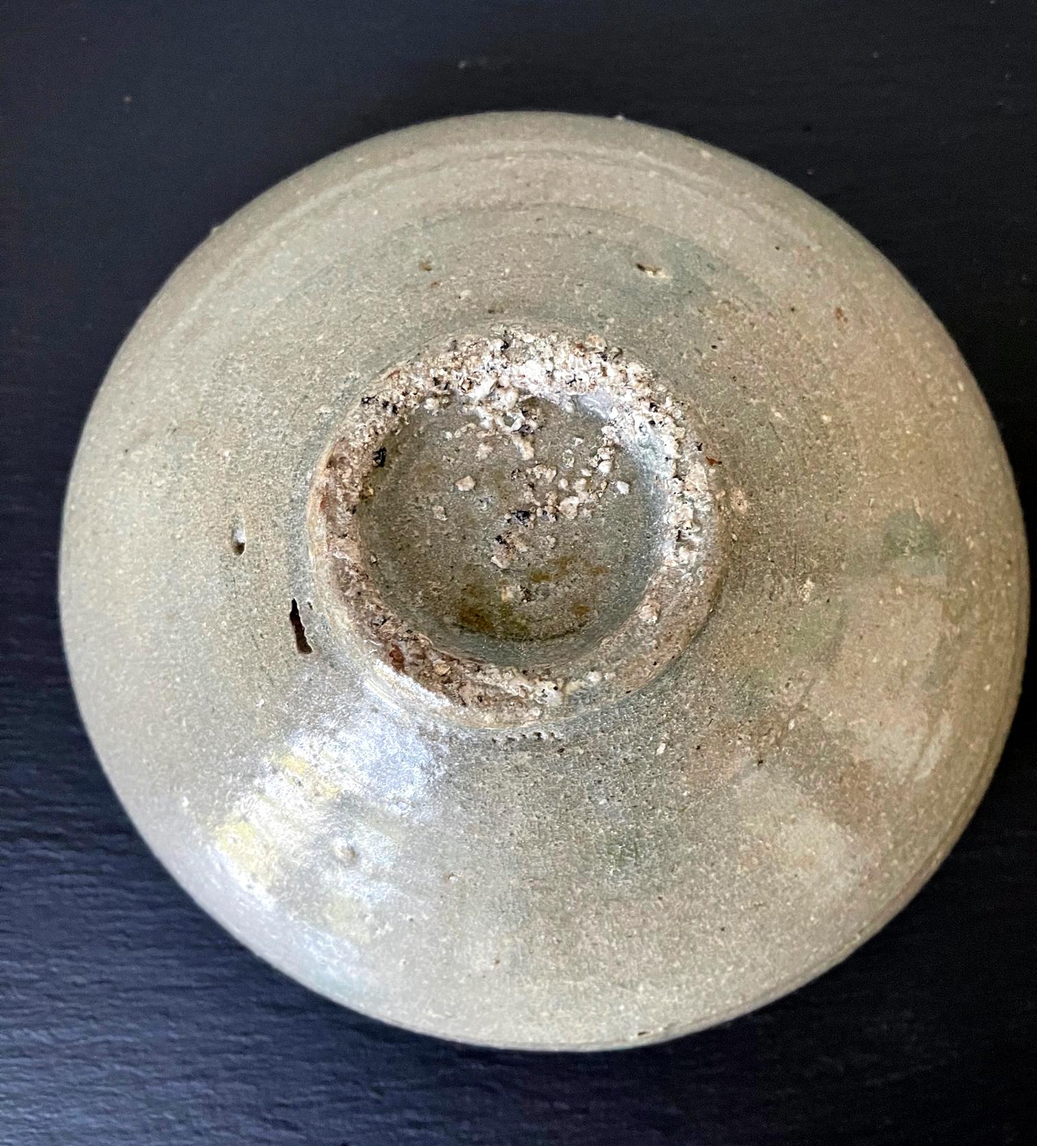 Korean Ceramic Celadon Bowl with Slip Inlay Goryeo Dynasty For Sale 5