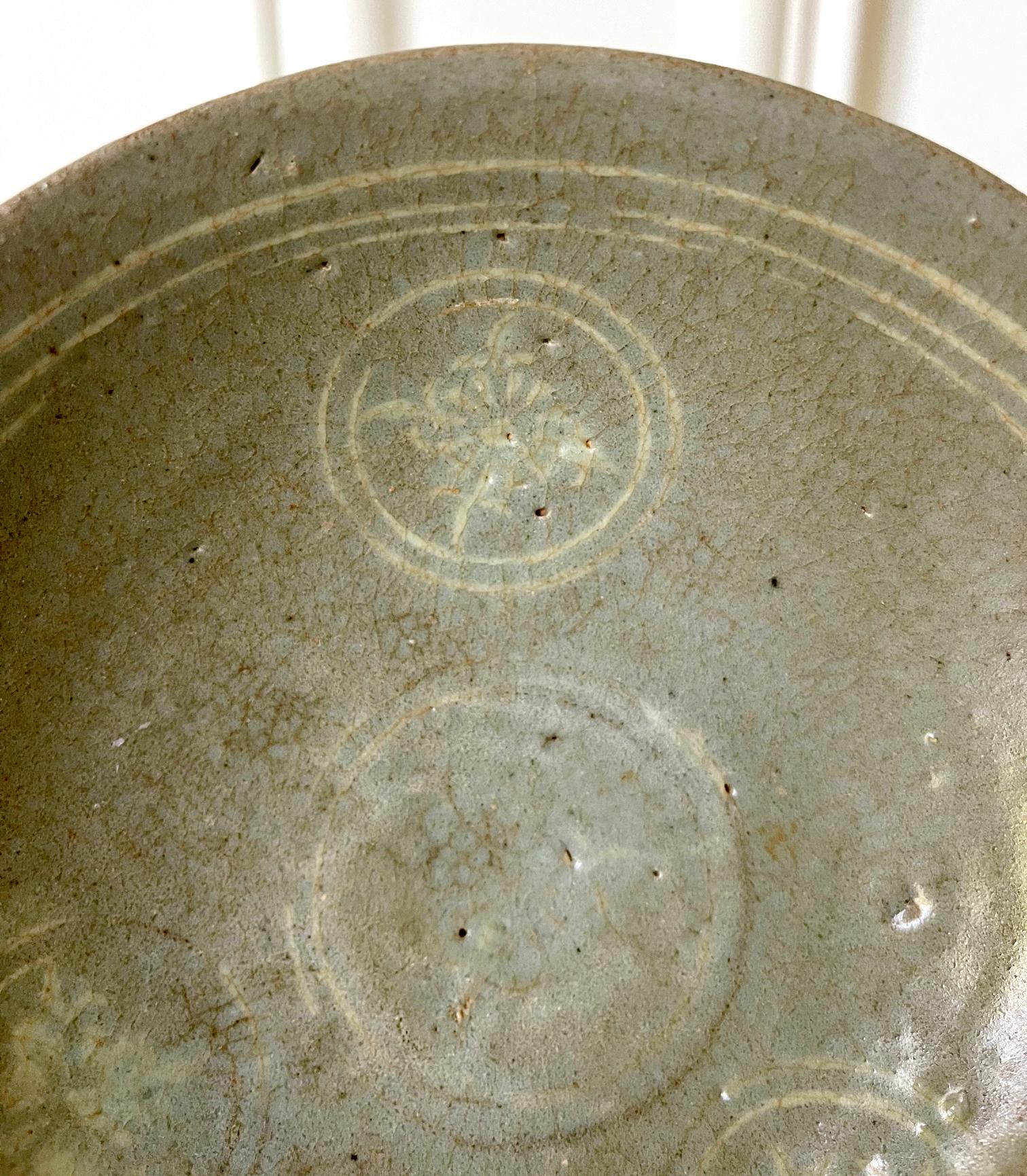 Korean Ceramic Celadon Bowl with Slip Inlay Goryeo Dynasty For Sale 2