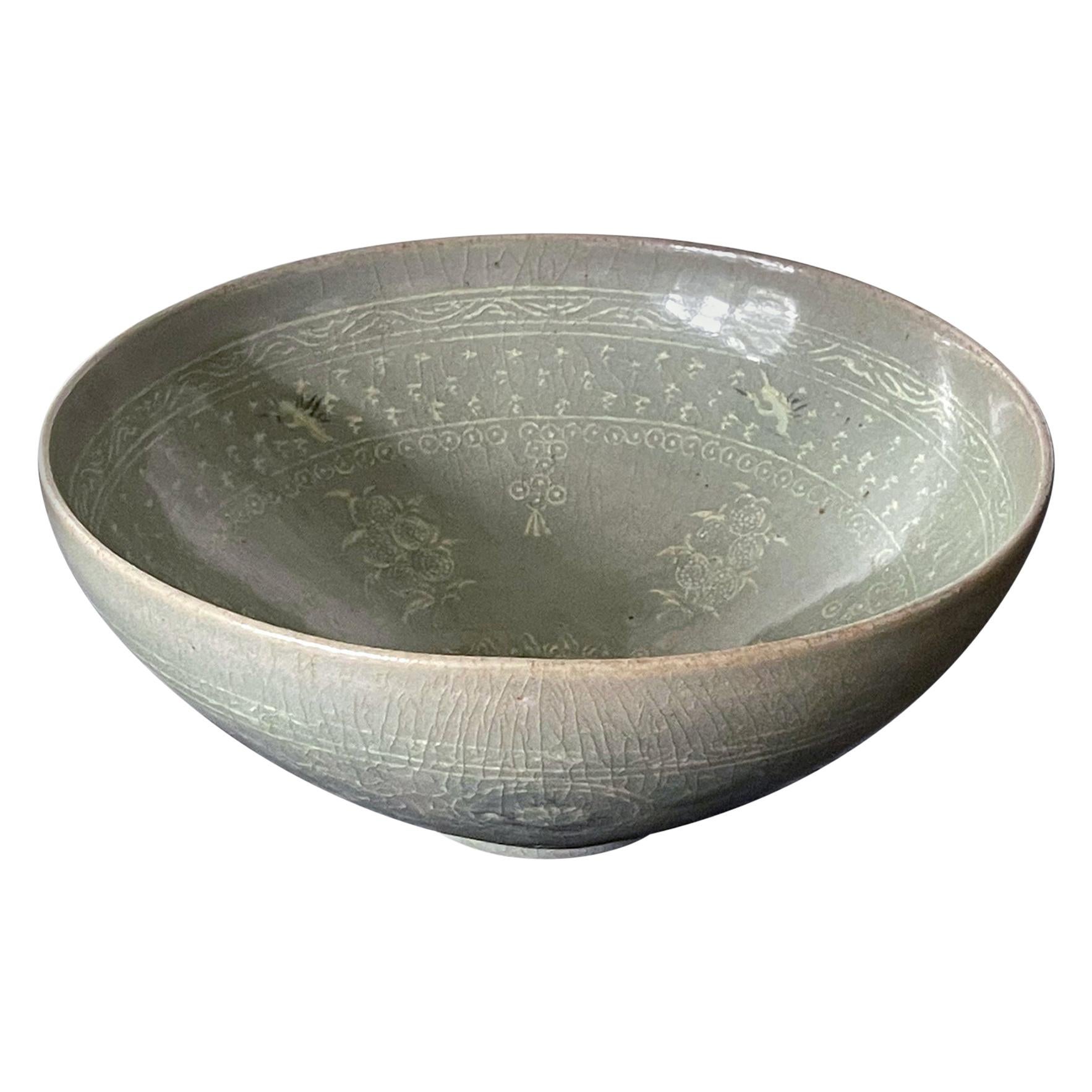 Korean Ceramic Celadon Bowl with Slip Inlay Goryeo Dynasty For Sale